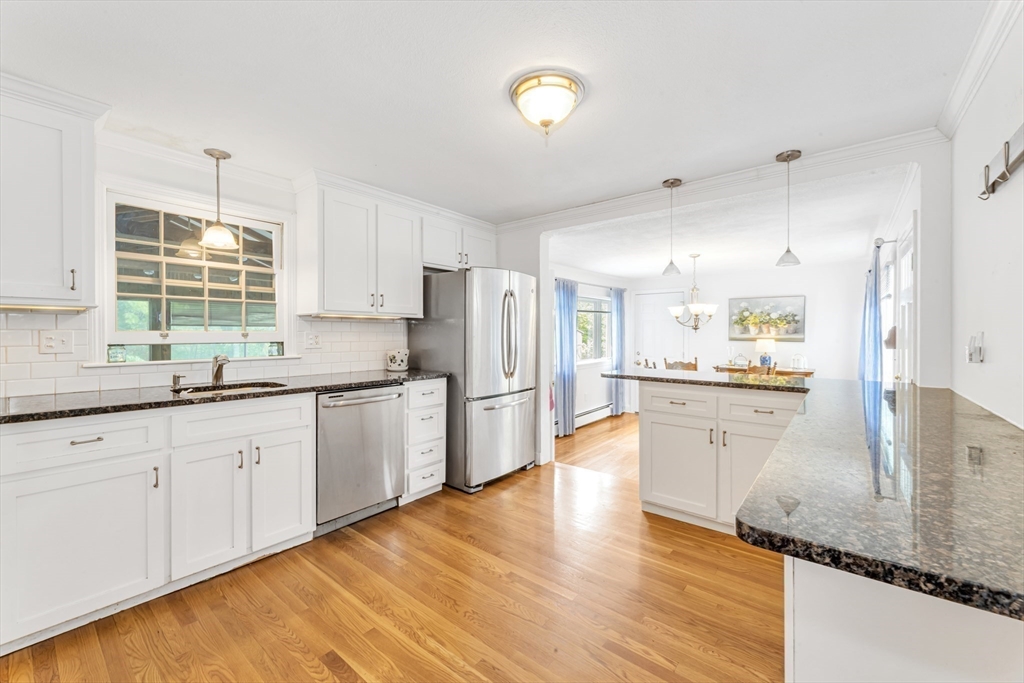 4 Old Wood Road Framingham, MA 01701 - Photo 9 of 39
