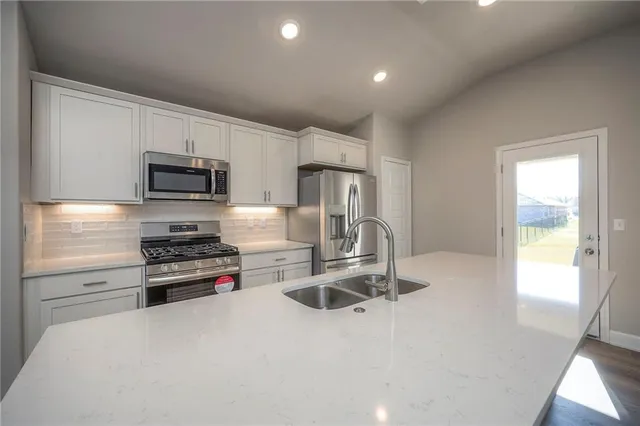 $405,000 | 26561 West 84th Street, Lenexa, KS 66227