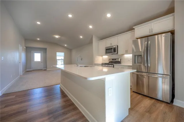 $405,000 | 26561 West 84th Street, Lenexa, KS 66227