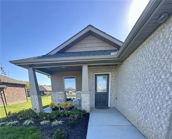 $415,000 | 26561 West 84th Street, Lenexa, KS 66227