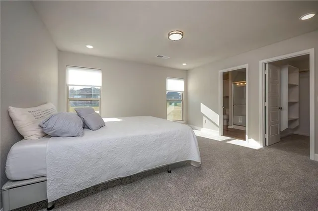 $405,000 | 26561 West 84th Street, Lenexa, KS 66227