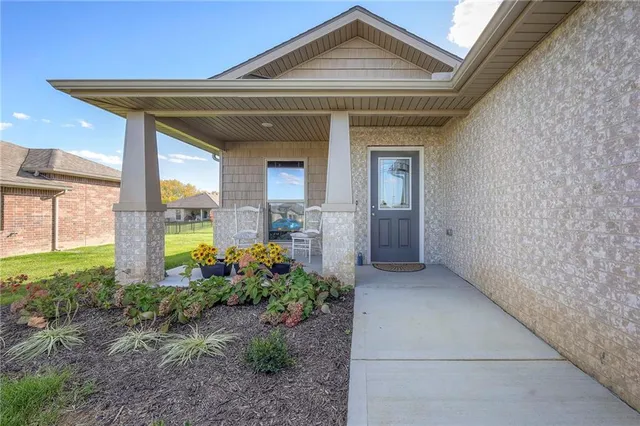 $405,000 | 26561 West 84th Street, Lenexa, KS 66227