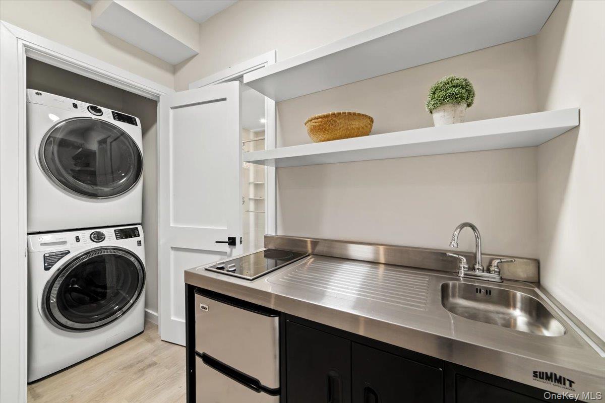 395 5th Avenue New Rochelle, NY 10801 - Photo 20 of 26 a utility room with sink dryer and washer