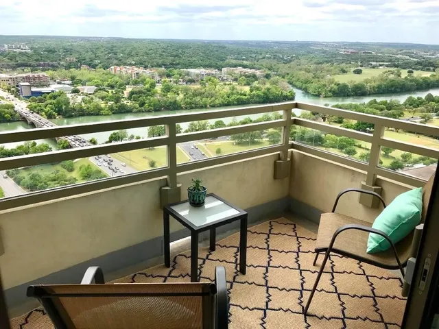 $3,500 | 300 Bowie Street, Unit 3003, Austin, TX 78703