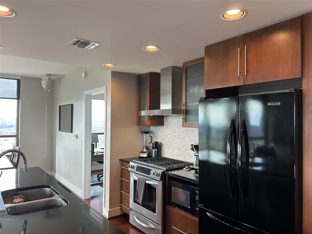 $3,500 | 300 Bowie Street, Unit 3003, Austin, TX 78703