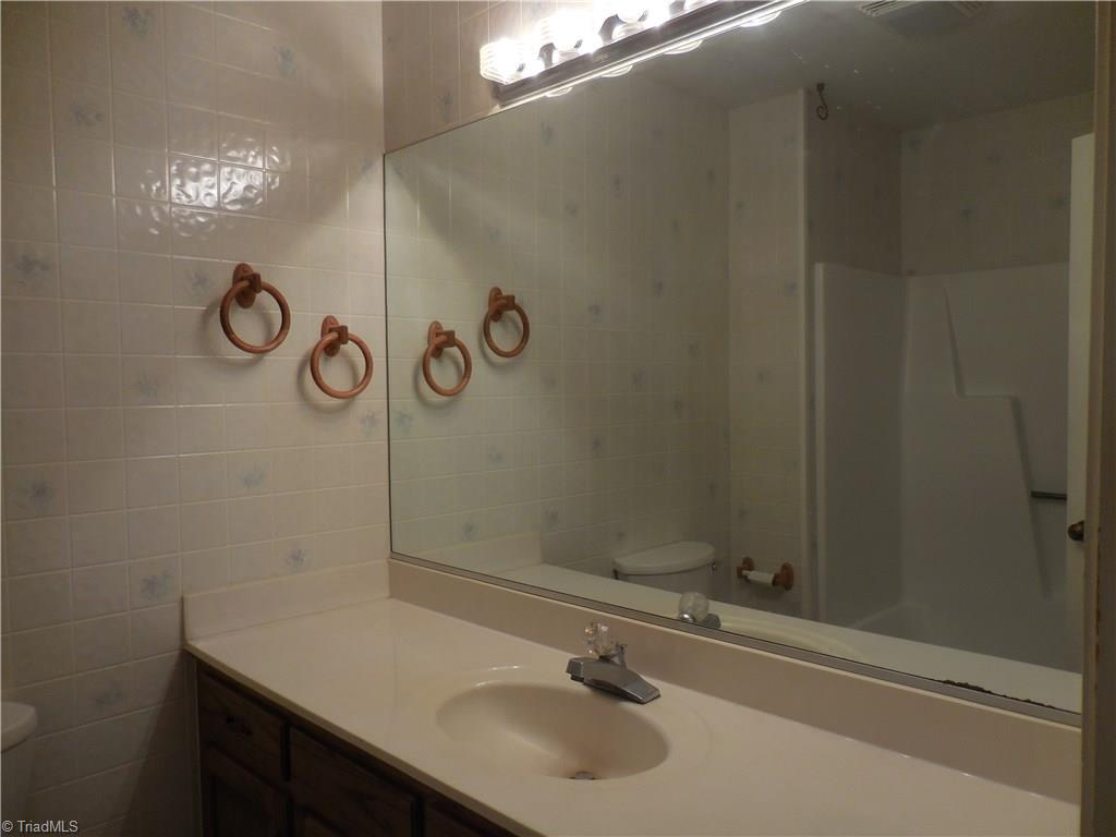 5752 Drake Road Greensboro, NC 27406 - Photo 13 of 18 Gallery Image 13