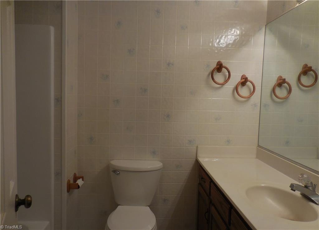 5752 Drake Road Greensboro, NC 27406 - Photo 14 of 18 Gallery Image 14