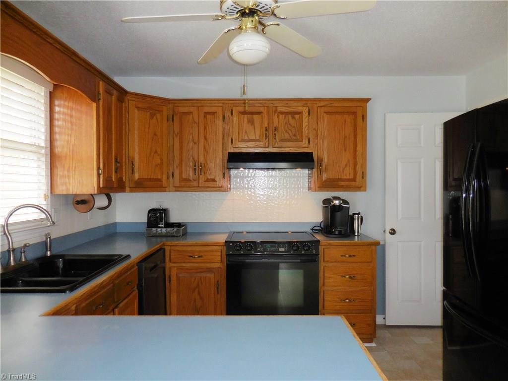 5752 Drake Road Greensboro, NC 27406 - Photo 5 of 18 Gallery Image 5