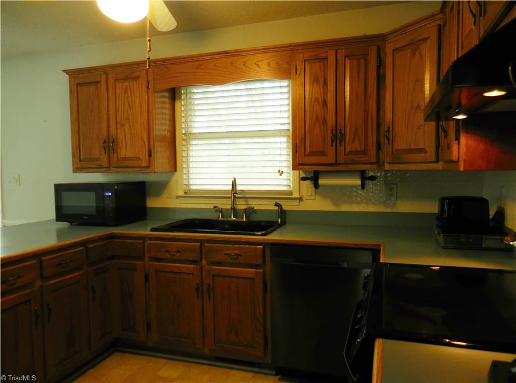 5752 Drake Road Greensboro, NC 27406 - Photo 6 of 18 Gallery Image 6