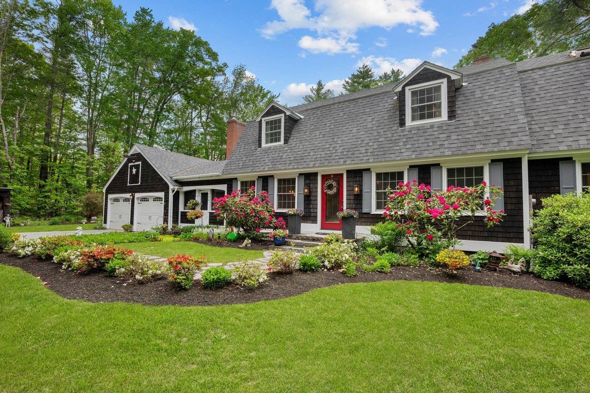 322 Dodge Hill Road Henniker, NH 03242 - Photo 4 of 54