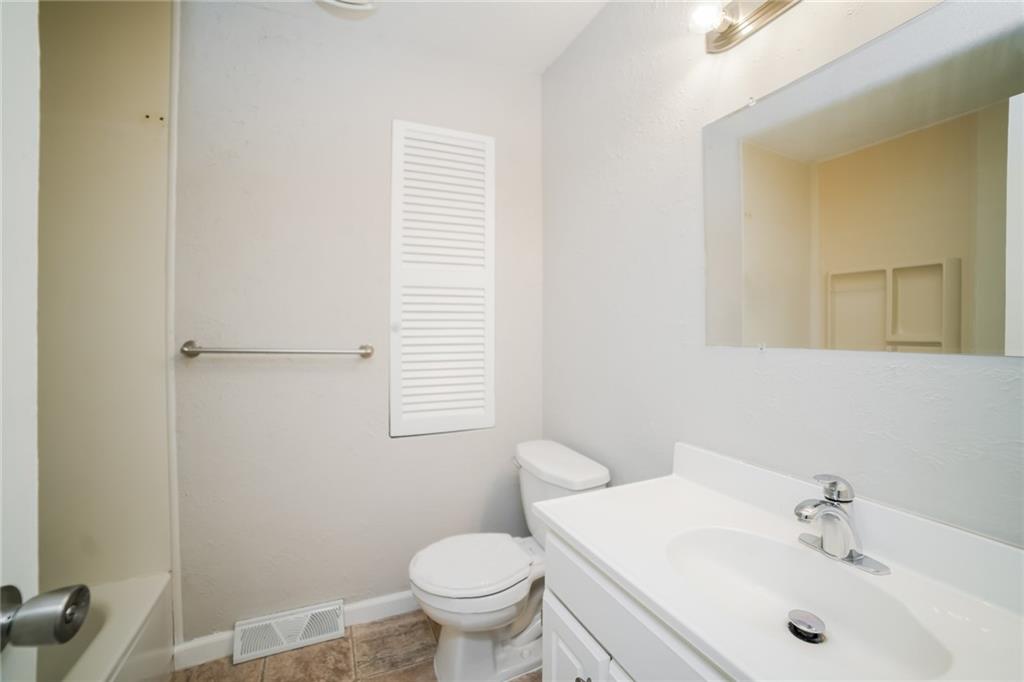 409 North E Sharon Street Lee's Summit, MO 64063 - Photo 11 of 17