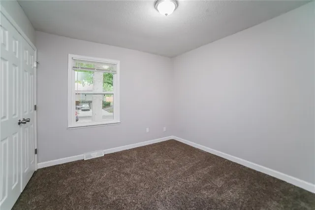 $1,950 | 409 North E Sharon Street, Lee's Summit, MO 64063