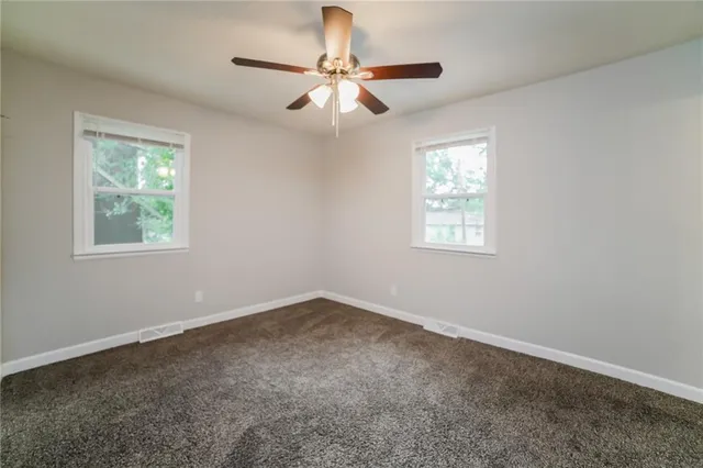 $1,950 | 409 North E Sharon Street, Lee's Summit, MO 64063