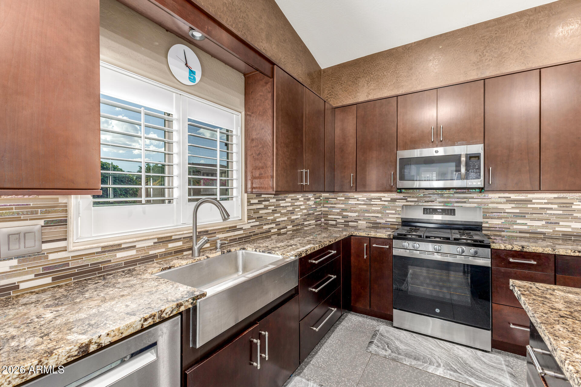 11217 East Rafael Avenue Mesa, AZ 85212 - Photo 13 of 52 Large Kitchen Island