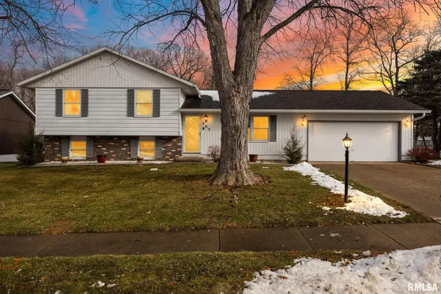 $229,990 | 303 Beloit Road, Marquette Heights, IL 61554