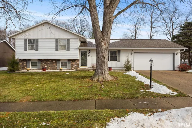 $229,990 | 303 Beloit Road, Marquette Heights, IL 61554