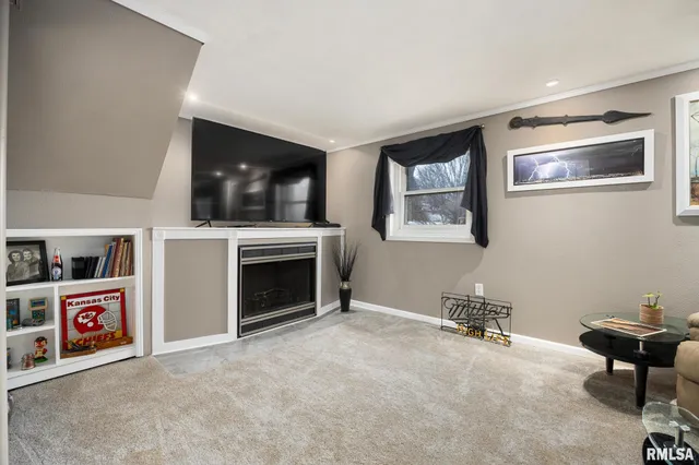 $229,990 | 303 Beloit Road, Marquette Heights, IL 61554