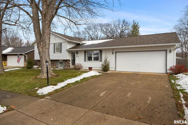 $229,990 | 303 Beloit Road, Marquette Heights, IL 61554