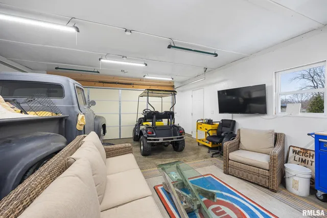 $229,990 | 303 Beloit Road, Marquette Heights, IL 61554