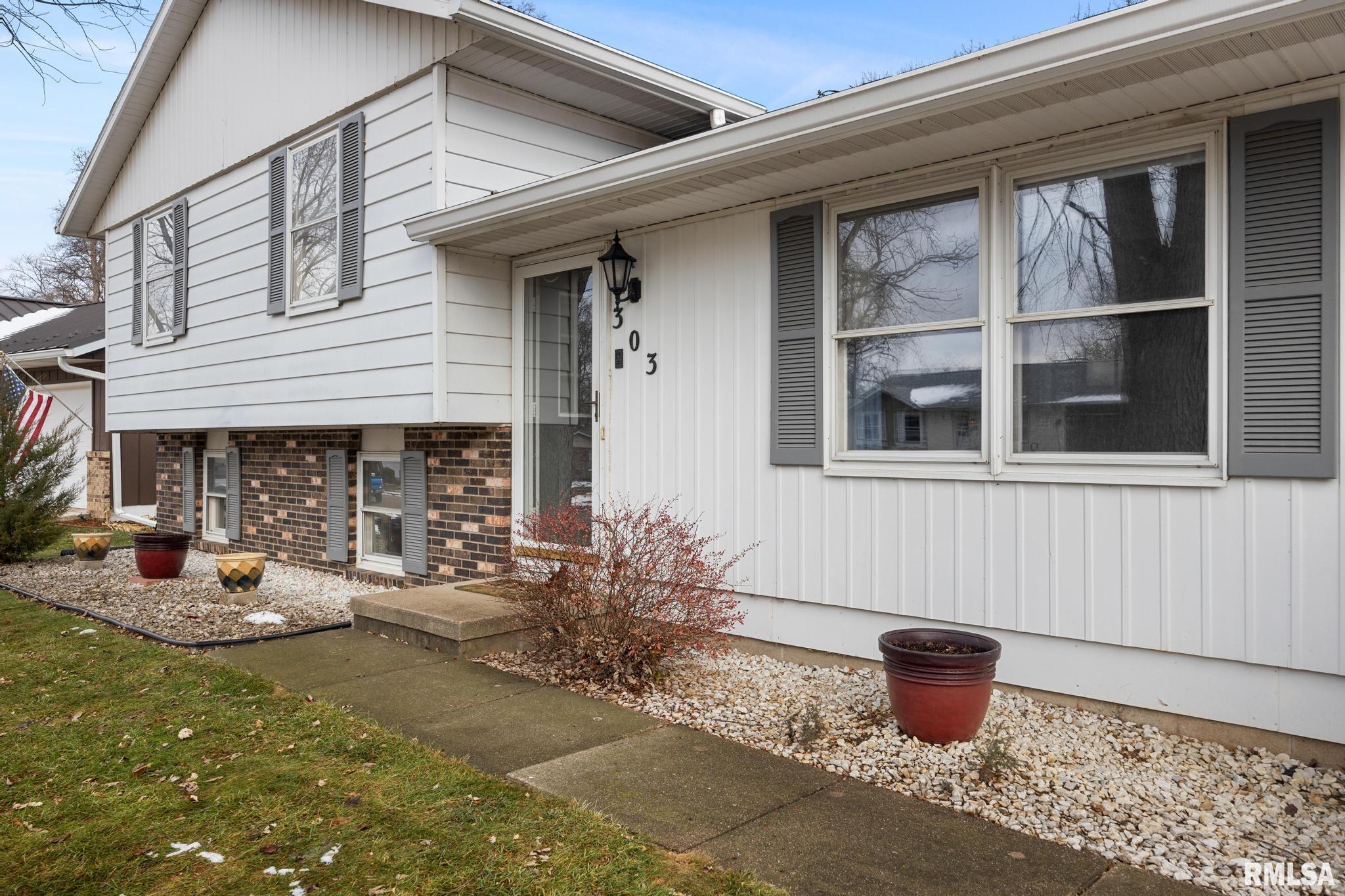 303 Beloit Road Marquette Heights, IL 61554 - Photo 4 of 51