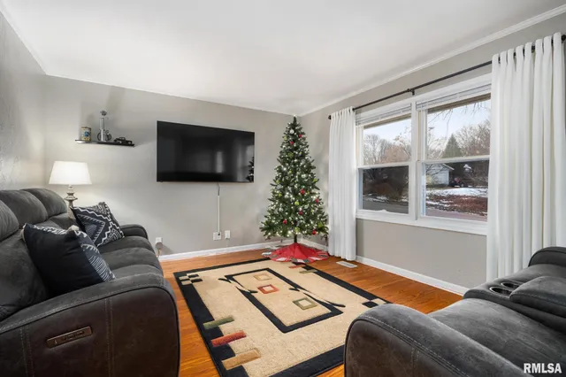 $229,990 | 303 Beloit Road, Marquette Heights, IL 61554