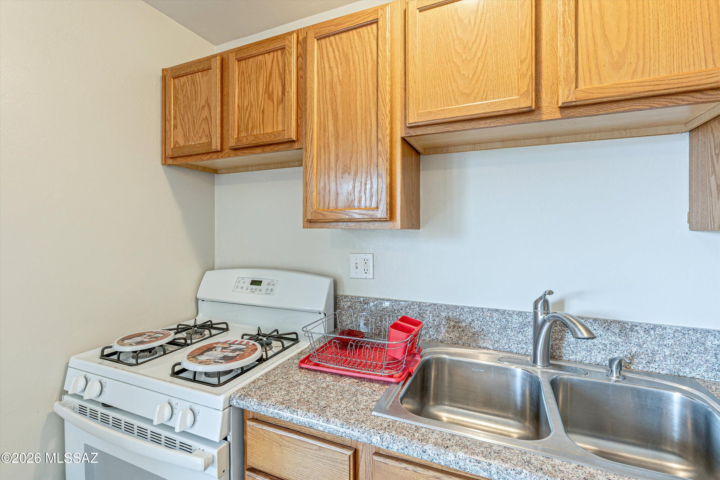 350 North Silverbell Road, Unit 137 Tucson, AZ 85745 - Photo 16 of 35 15-Kitchen