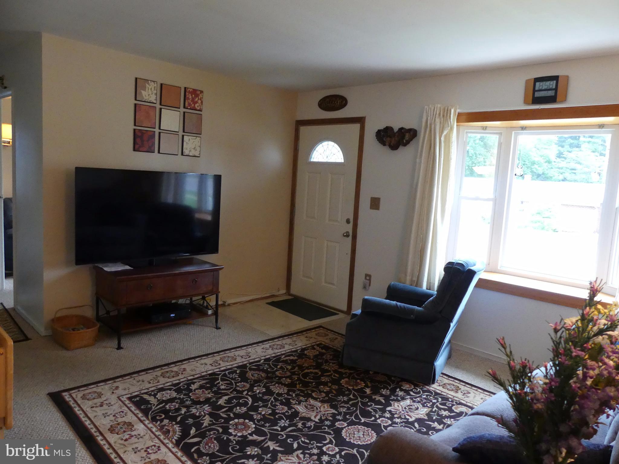 339 Walgrove Road Reisterstown, MD 21136 - Photo 2 of 15 Living Room