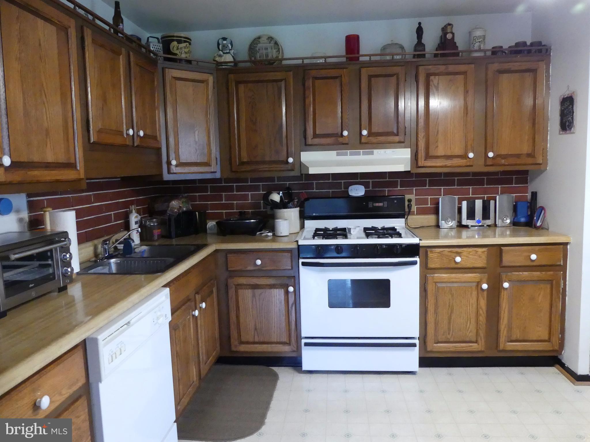 339 Walgrove Road Reisterstown, MD 21136 - Photo 6 of 15 Lots of counter & cabinet space