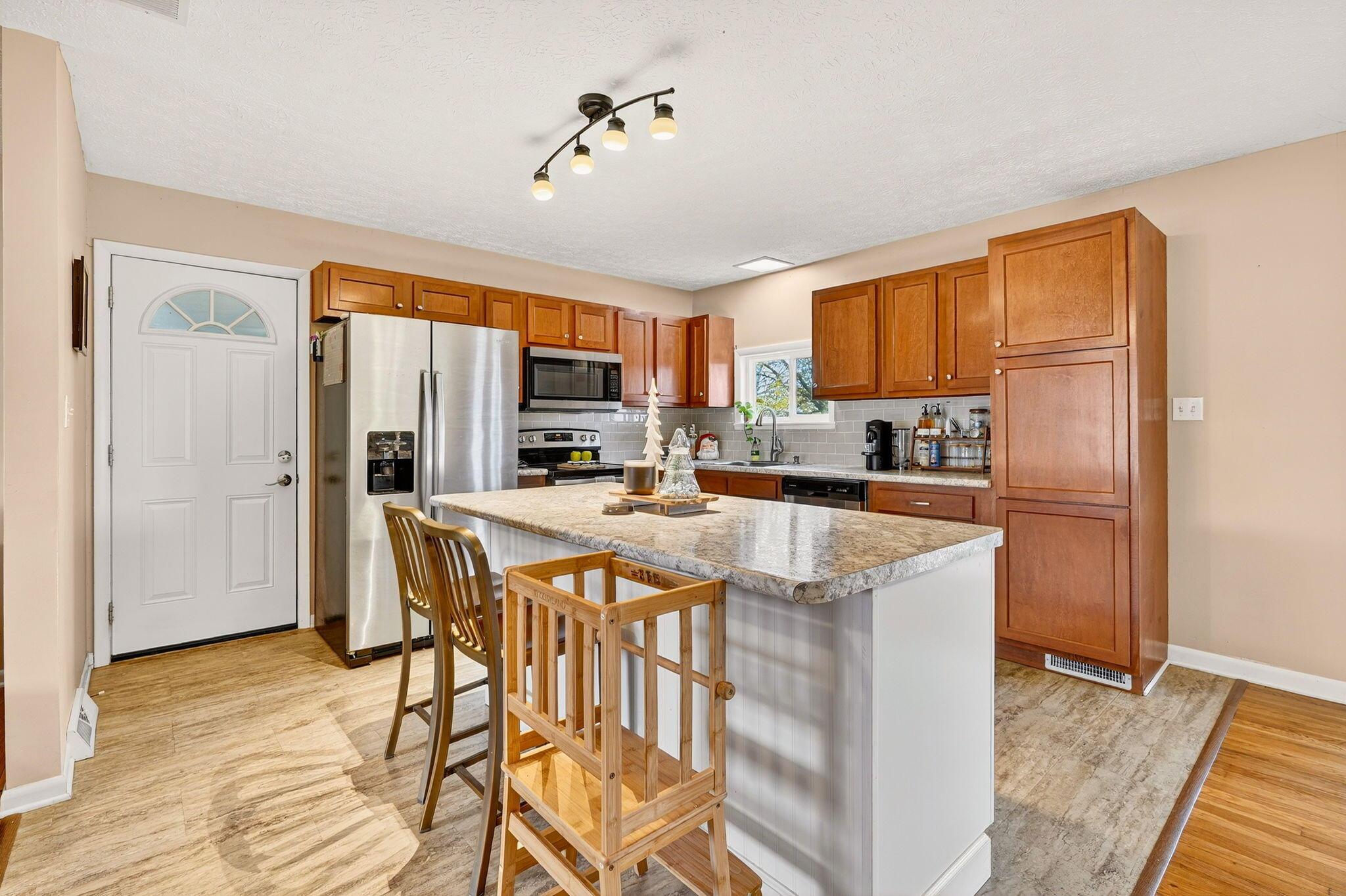 270 Edwards Road Circleville, OH 43113 - Photo 11 of 44 Kitchen