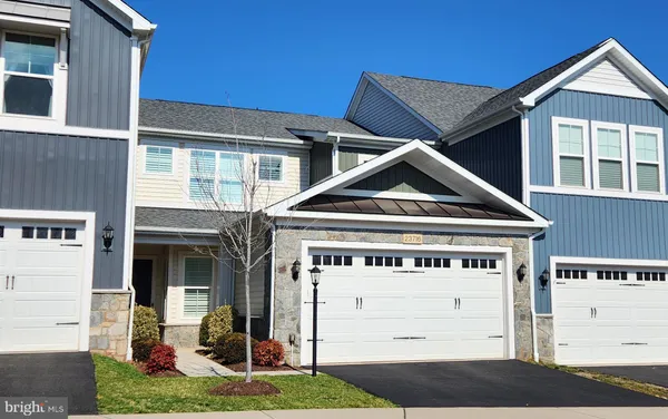 a view of front of house with a yard