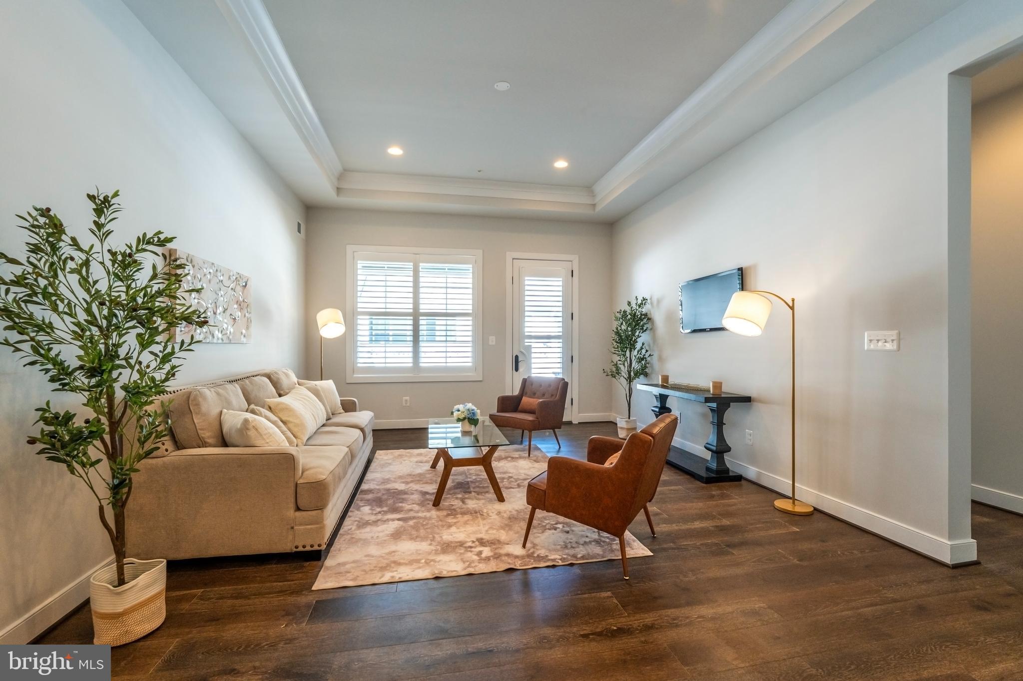 23716 September Sun Square Ashburn, VA 20148 - Photo 13 of 48 a living room with furniture and a potted plant