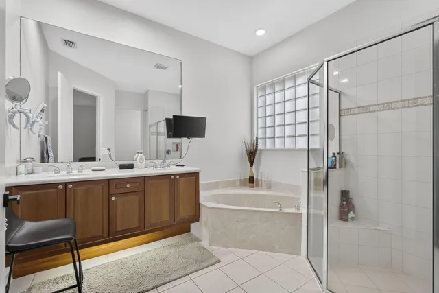 a view of a backyard with garden