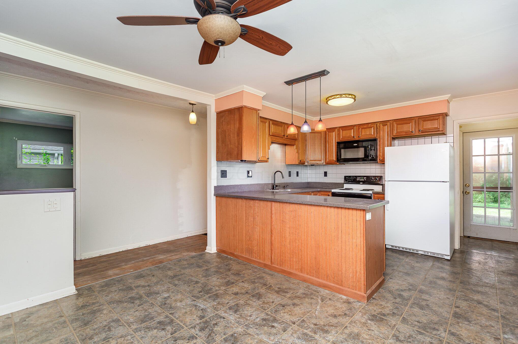5552 Summit Road Southwest Pataskala, OH 43062 - Photo 10 of 34 Kitchen