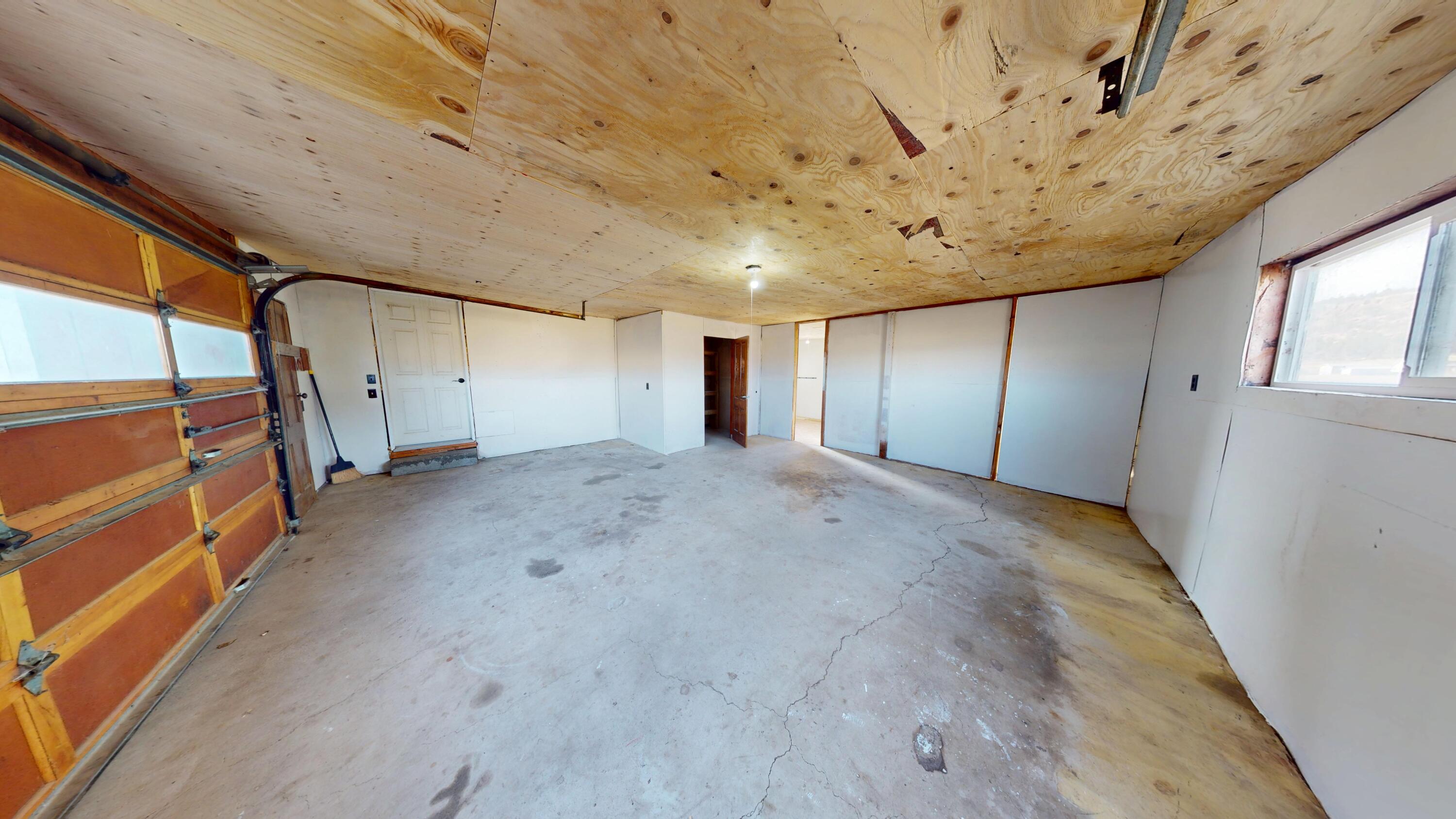 643 North Coles Road Prineville, OR 97754 - Photo 22 of 45 Garage