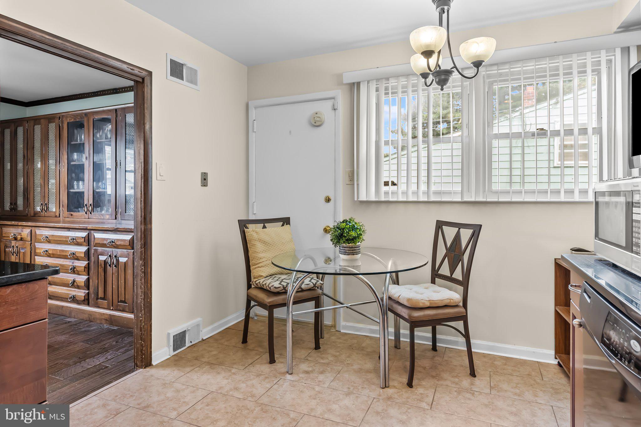 142 Greycourt Road Philadelphia, PA 19115 - Photo 8 of 23