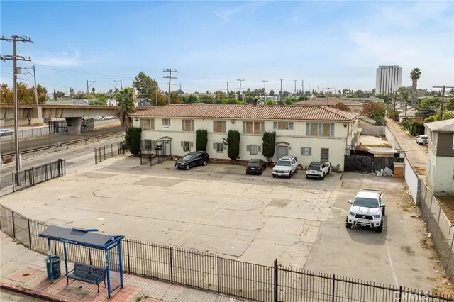a car parked on the side of building