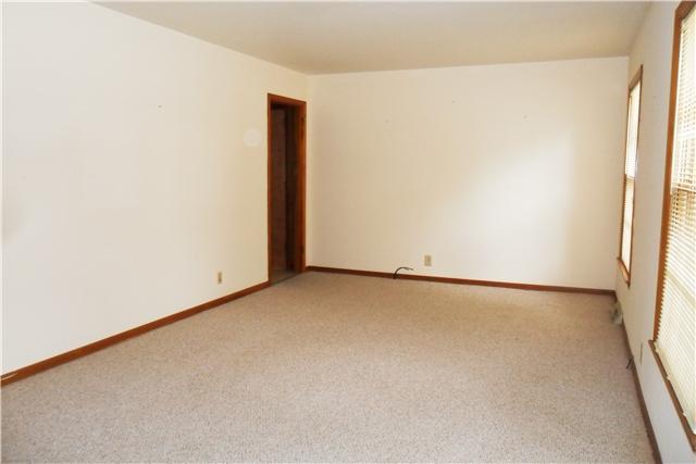 THE LIVING ROOM HAS GREAT NATURAL LIGHTING.
