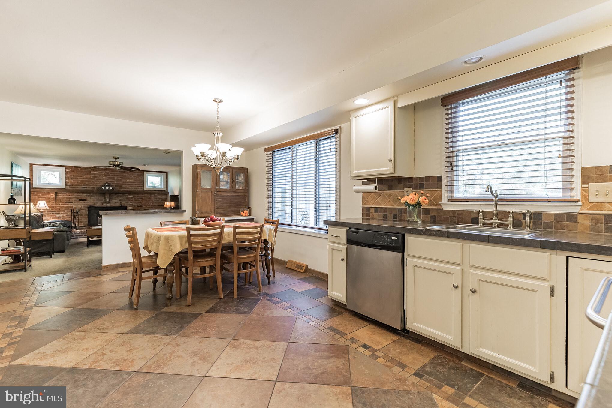 1405 Deer Run Road Hatfield, PA 19440 - Photo 13 of 35 Eat-In kitchen