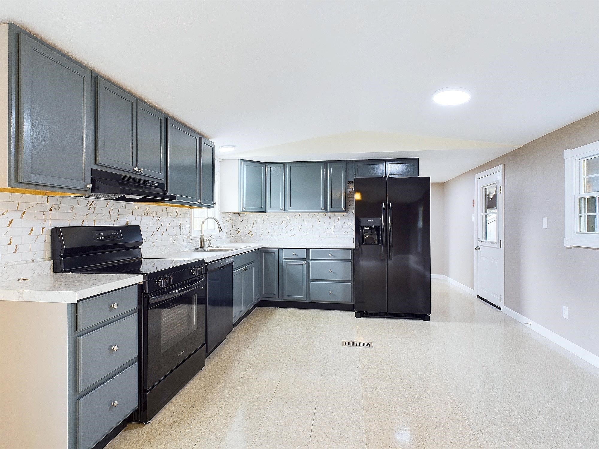 147 Canaan Mobile Home Park, Unit 18 Canaan, VT 05903 - Photo 2 of 53