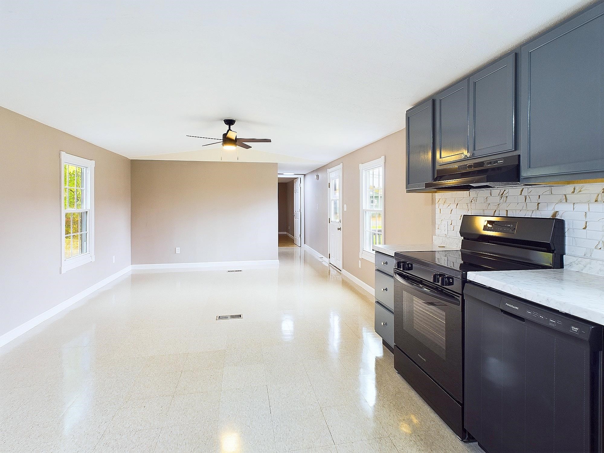 147 Canaan Mobile Home Park, Unit 18 Canaan, VT 05903 - Photo 4 of 53