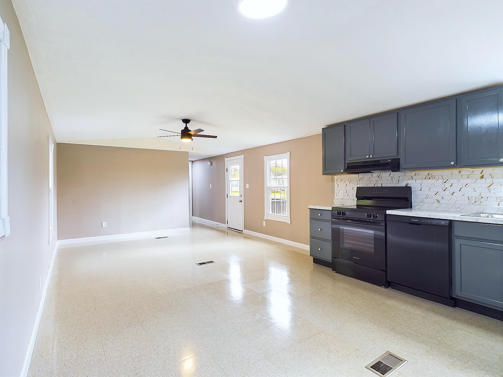 147 Canaan Mobile Home Park, Unit 18 Canaan, VT 05903 - Photo 5 of 53