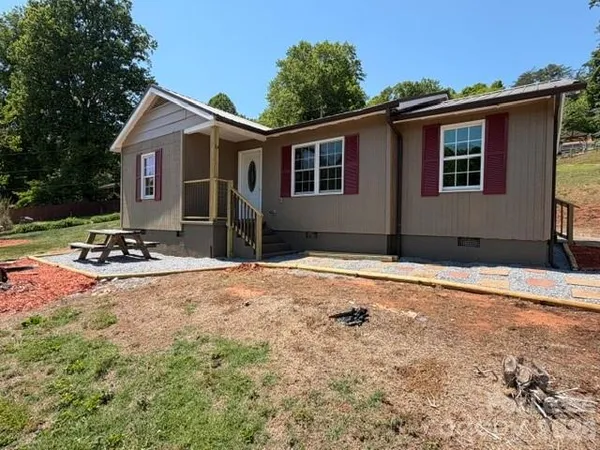 $1,200 | 3262 Nix Creek Road, Marion, NC 28752