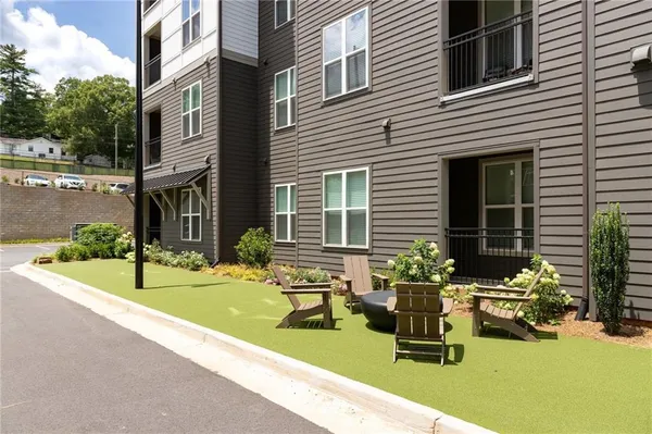 $1,130 | 501 West Waugh Street, Unit A1, Dalton, GA 30720