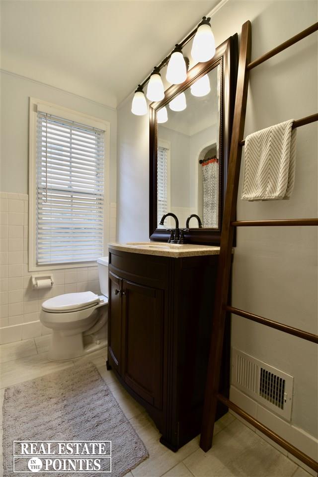 1280 North Oxford Road Grosse Pointe Woods, MI 48236 - Photo 12 of 27