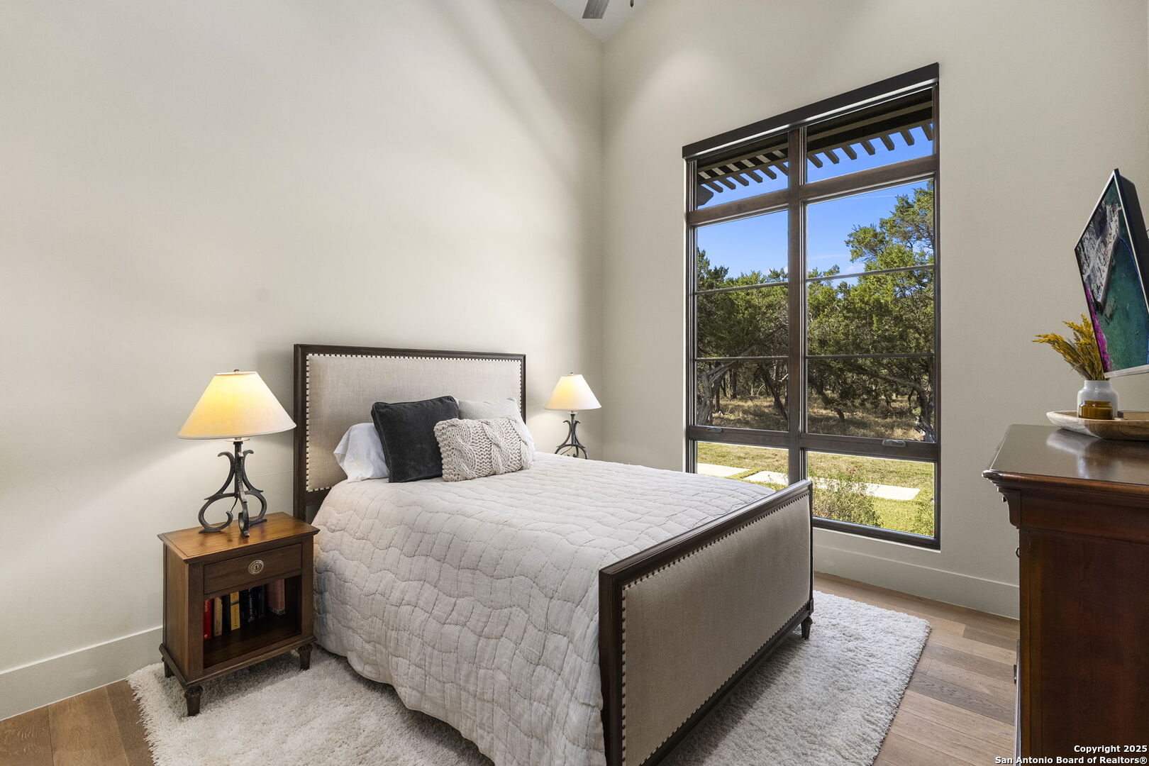 116 Sendero Ridge Boerne, TX 78006 - Photo 37 of 58 a bedroom with a bed and a lamp on table