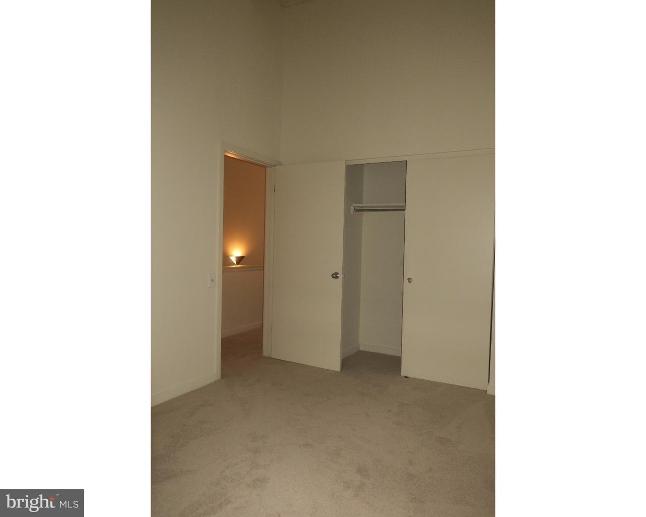 3 North Christopher Columbus Boulevard, Unit 405 Philadelphia, PA 19106 - Photo 8 of 20 a view of a bathroom