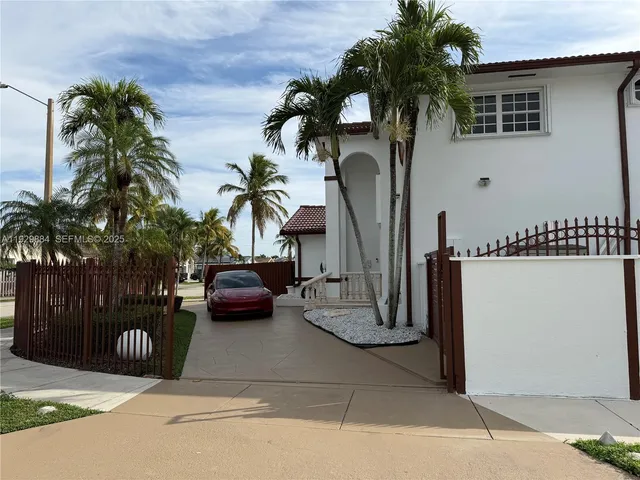 $899,000 | 13966 Southwest 13th Street, Miami, FL 33184