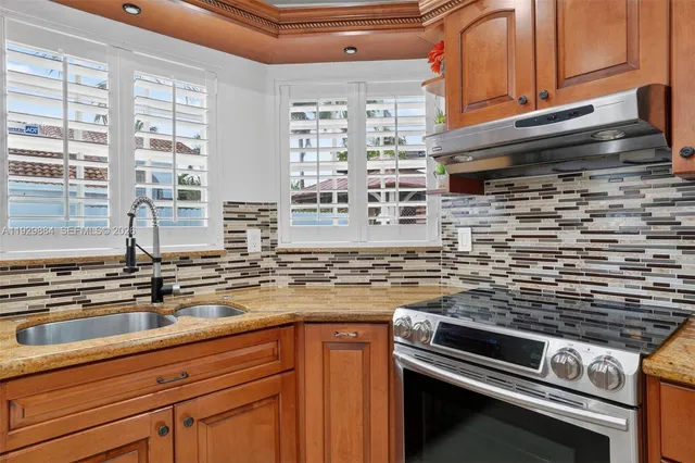 $899,000 | 13966 Southwest 13th Street, Miami, FL 33184