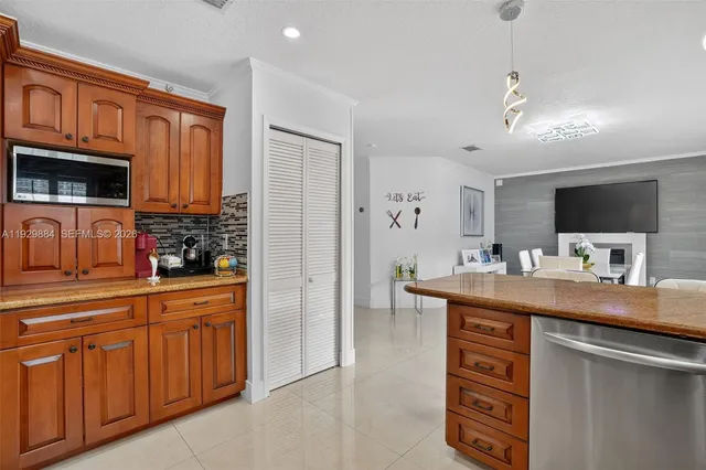 $899,000 | 13966 Southwest 13th Street, Miami, FL 33184