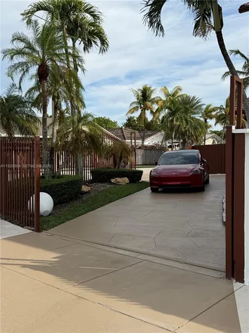 $899,000 | 13966 Southwest 13th Street, Miami, FL 33184